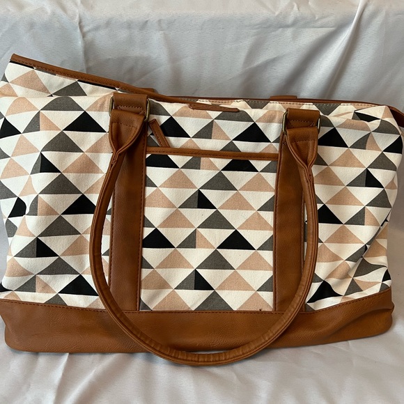 Geometric Print Bag! - Picture 3 of 5